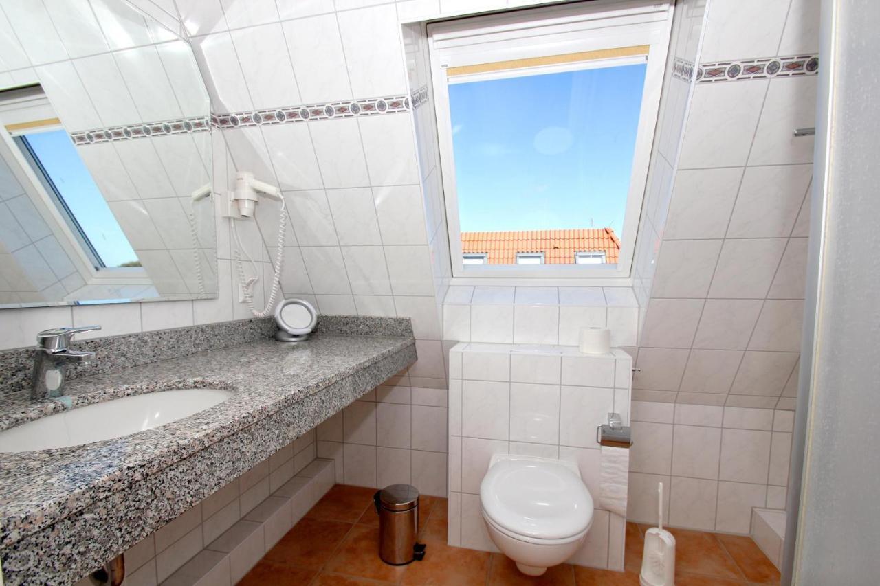 Hafennahe Ferienwohnung Mit Balkon Und Meerblick - Hafenhaeuser Wiek Wohnung 06 Wiek auf Rügen エクステリア 写真